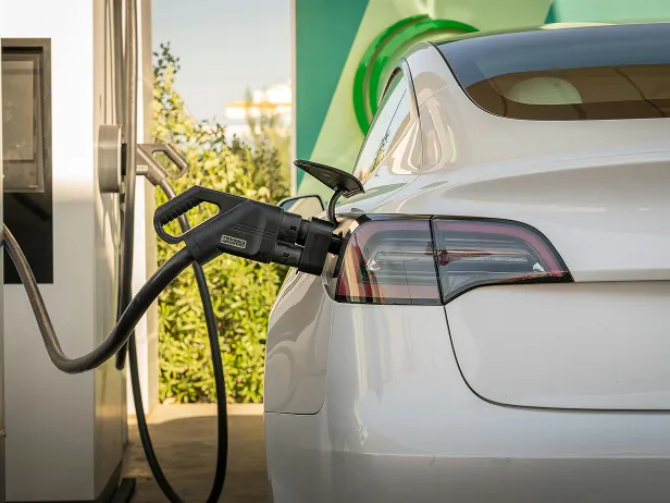 Instalação de carregador veicular para carro elétrico